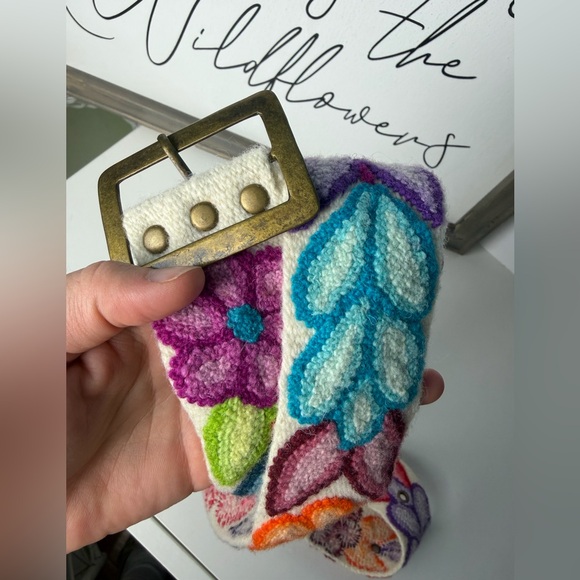 Embroidered colorful wool floral belt - Picture 3 of 7